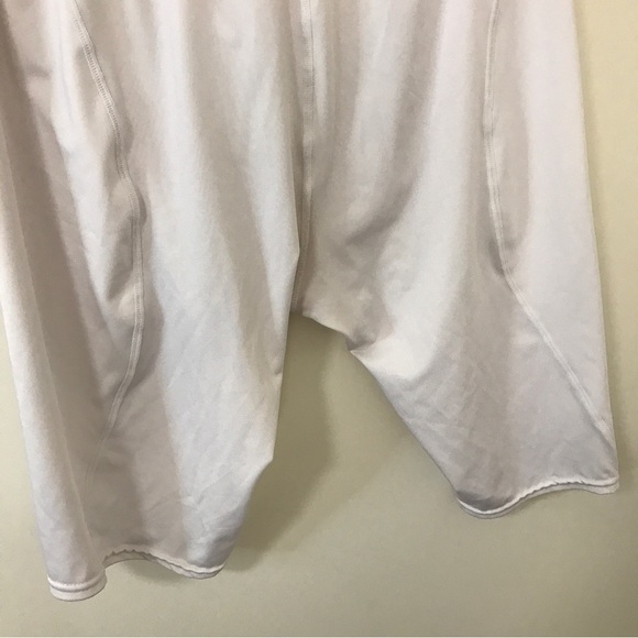 Mizuno white compression shorts - Picture 7 of 8